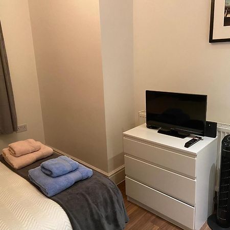 Notting Hill Next Door Bedroom In The Share Flat Londen Buitenkant foto