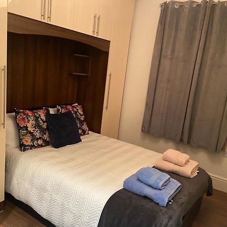 Notting Hill Next Door Bedroom In The Share Flat Londen Buitenkant foto