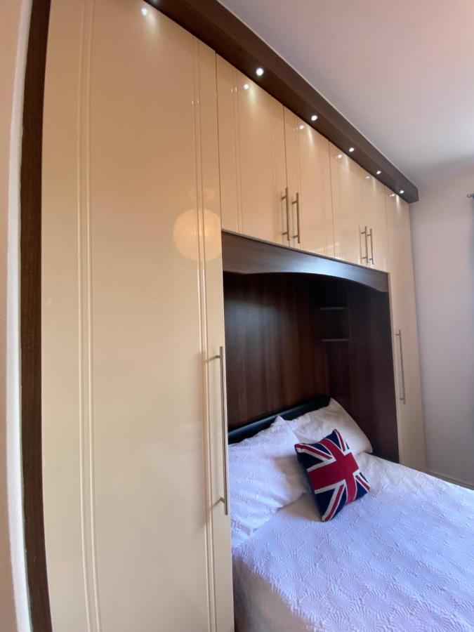 Notting Hill Next Door Bedroom In The Share Flat Londen Buitenkant foto