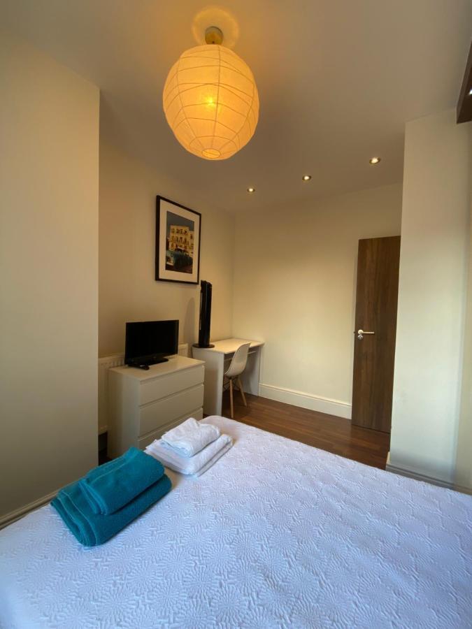 Notting Hill Next Door Bedroom In The Share Flat Londen Buitenkant foto