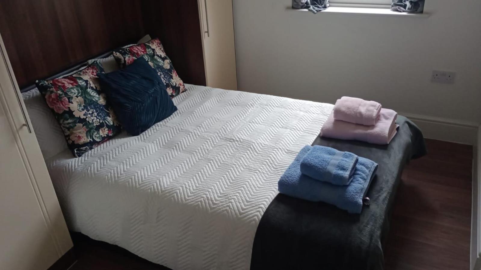 Notting Hill Next Door Bedroom In The Share Flat Londen Buitenkant foto