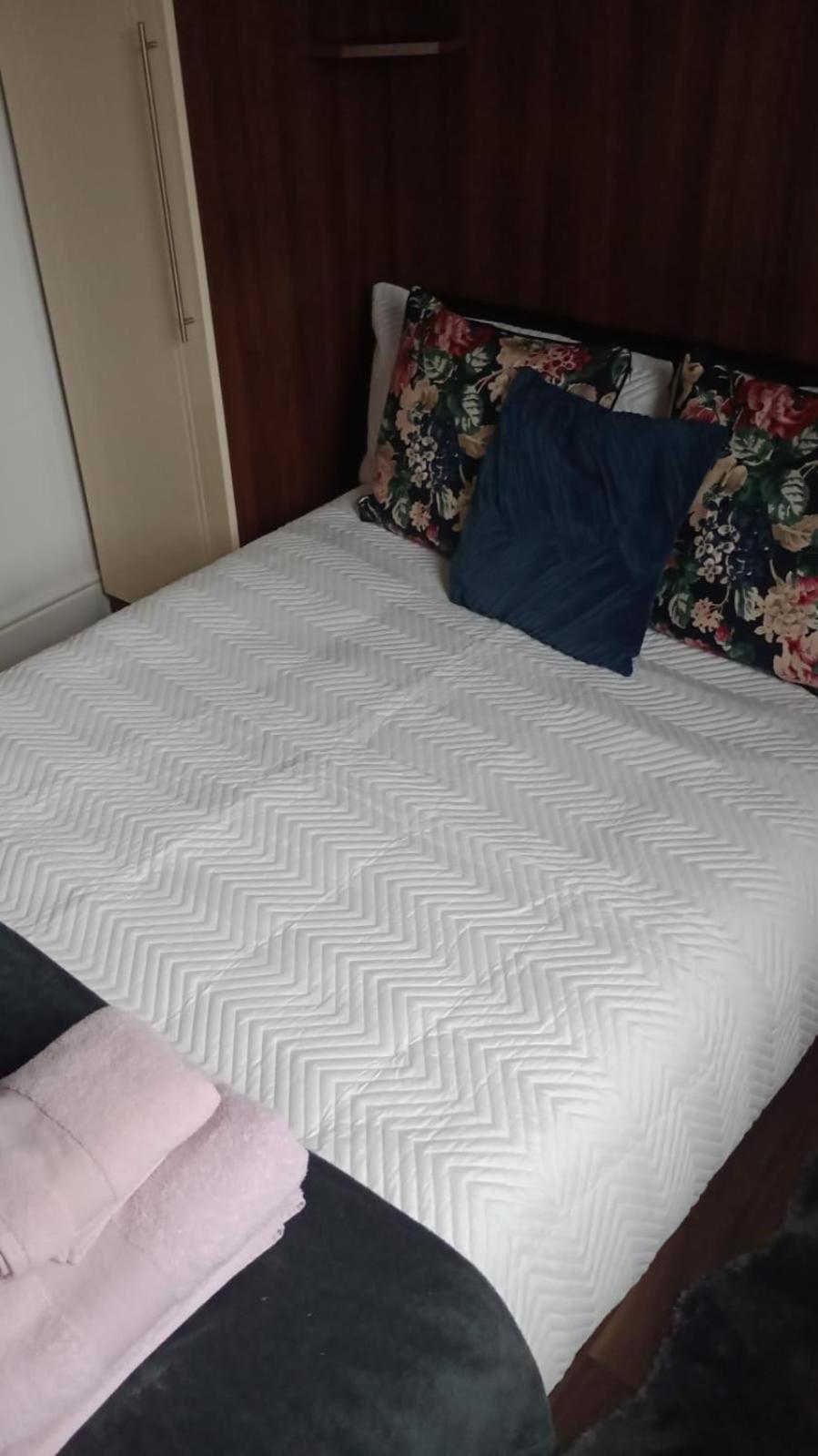 Notting Hill Next Door Bedroom In The Share Flat Londen Buitenkant foto