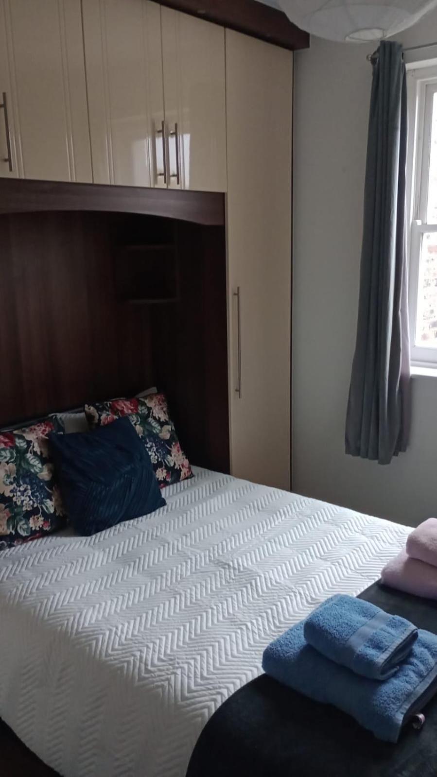 Notting Hill Next Door Bedroom In The Share Flat Londen Buitenkant foto