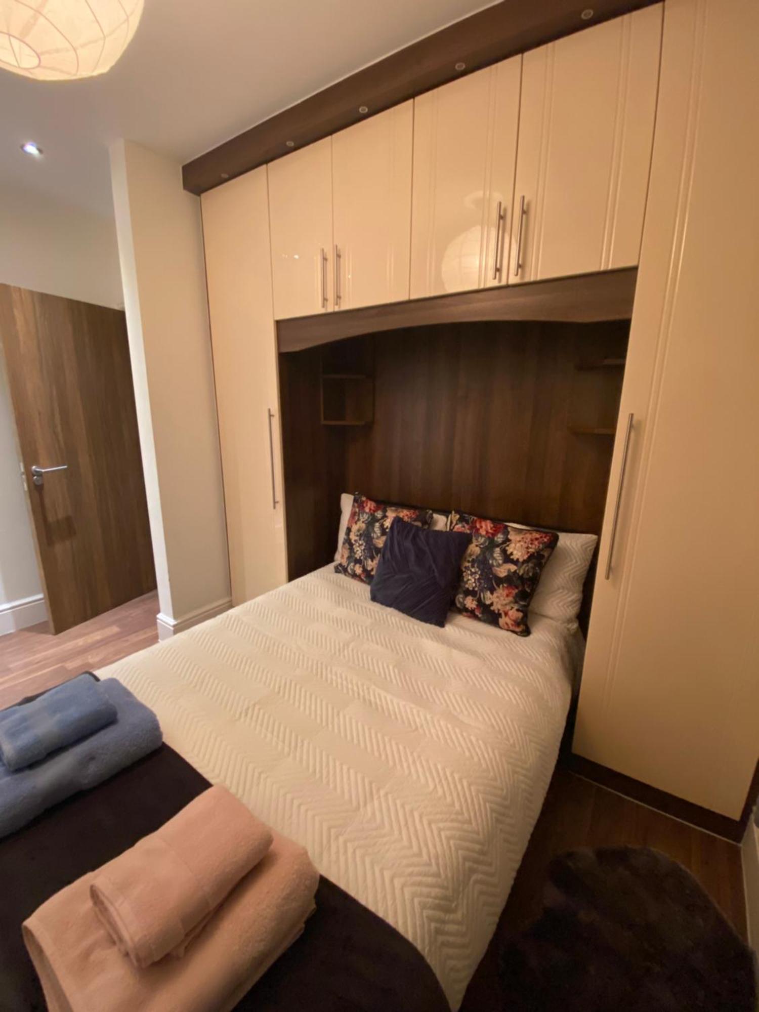 Notting Hill Next Door Bedroom In The Share Flat Londen Buitenkant foto